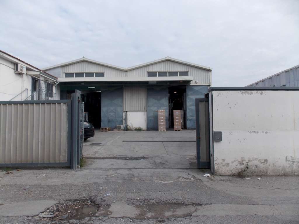 locale commerciale in vendita a Pozzuoli