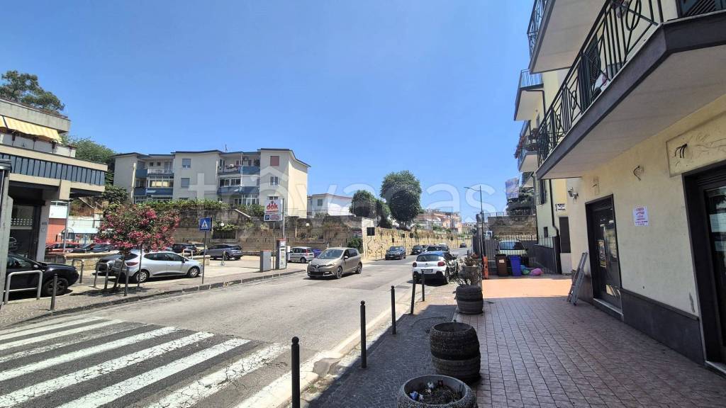 negozio in vendita a Pozzuoli