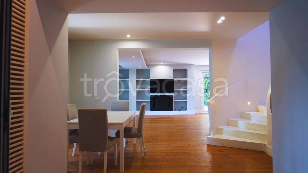 casa indipendente in vendita a Pozzuoli