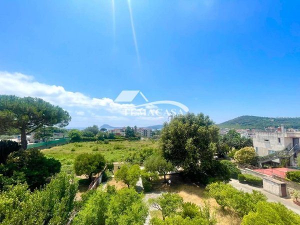 casa indipendente in vendita a Pozzuoli in zona Arco Felice