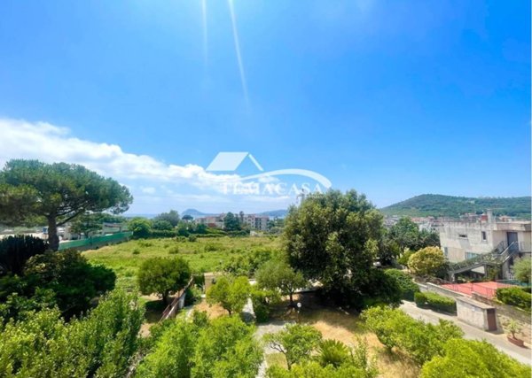 casa indipendente in vendita a Pozzuoli in zona Arco Felice