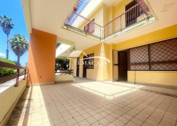 casa indipendente in vendita a Pozzuoli in zona Arco Felice