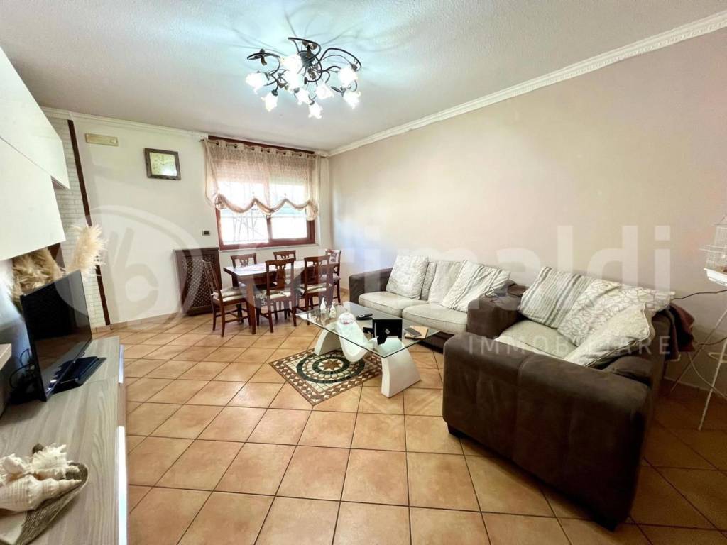 appartamento in vendita a Pozzuoli in zona Monterusciello