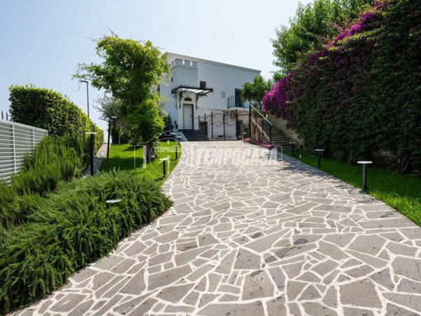 casa indipendente in vendita a Pozzuoli