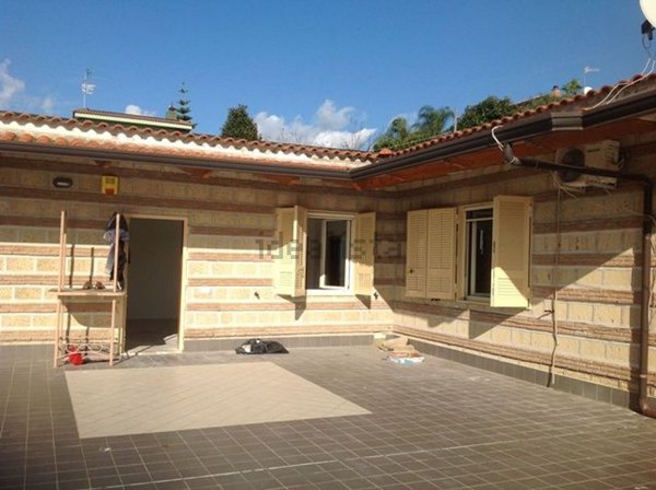 casa indipendente in vendita a Pozzuoli in zona Arco Felice