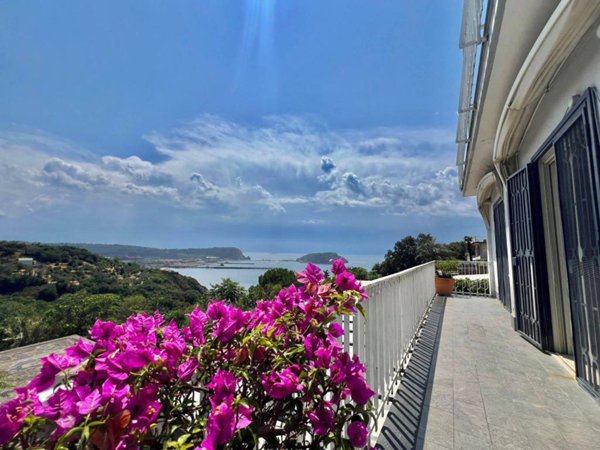 casa indipendente in vendita a Pozzuoli