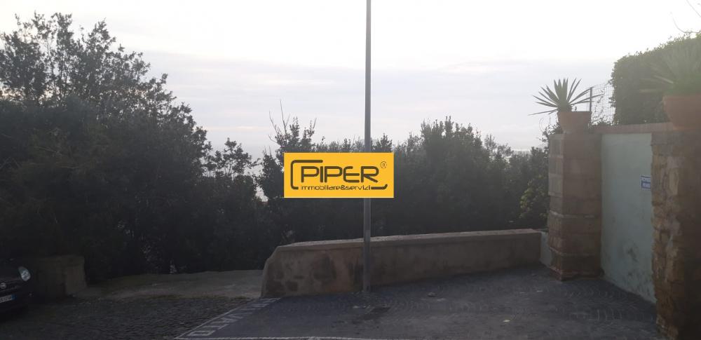 trivano in vendita a Pozzuoli in zona Solfatara