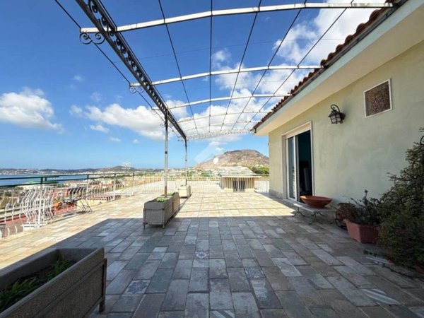 appartamento in vendita a Pozzuoli in zona Solfatara