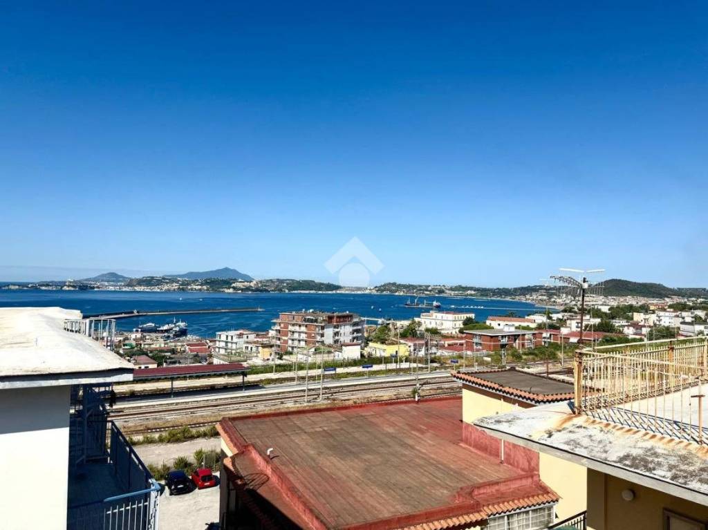 appartamento in vendita a Pozzuoli in zona Solfatara