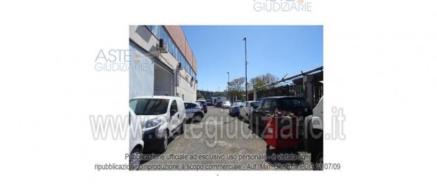 negozio in vendita a Pozzuoli
