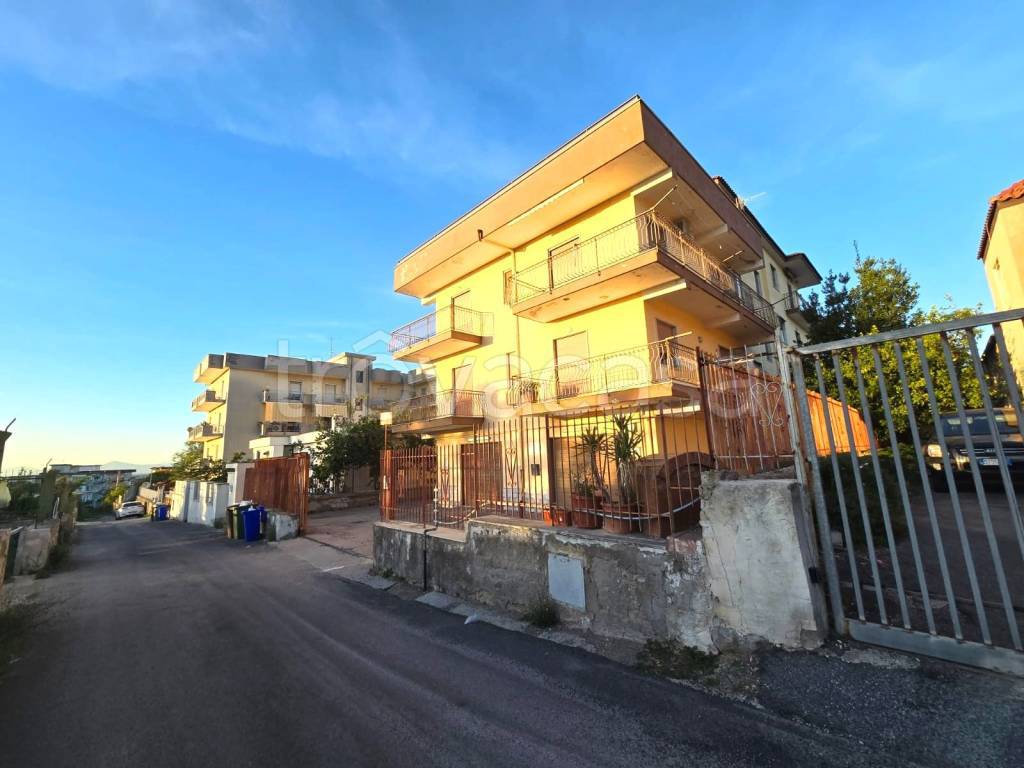 appartamento in vendita a Pozzuoli in zona Monterusciello