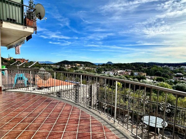 casa indipendente in vendita a Pozzuoli