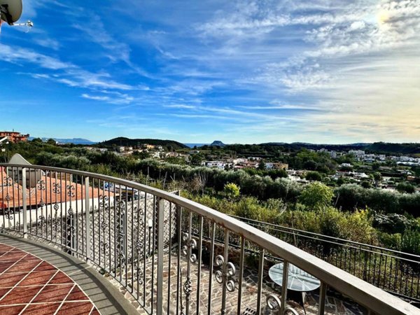 casa indipendente in vendita a Pozzuoli