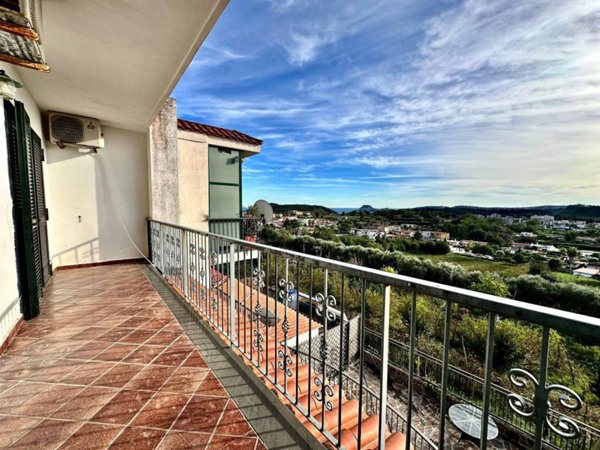 casa indipendente in vendita a Pozzuoli