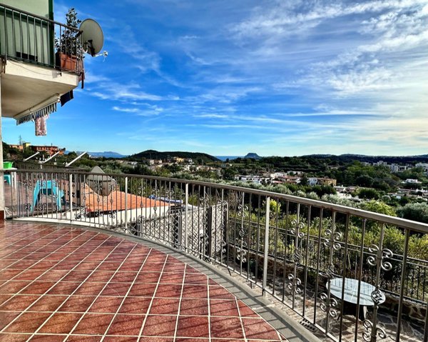 casa indipendente in vendita a Pozzuoli