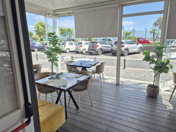 negozio in vendita a Pozzuoli