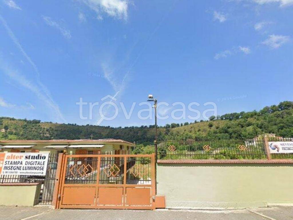 negozio in vendita a Pozzuoli