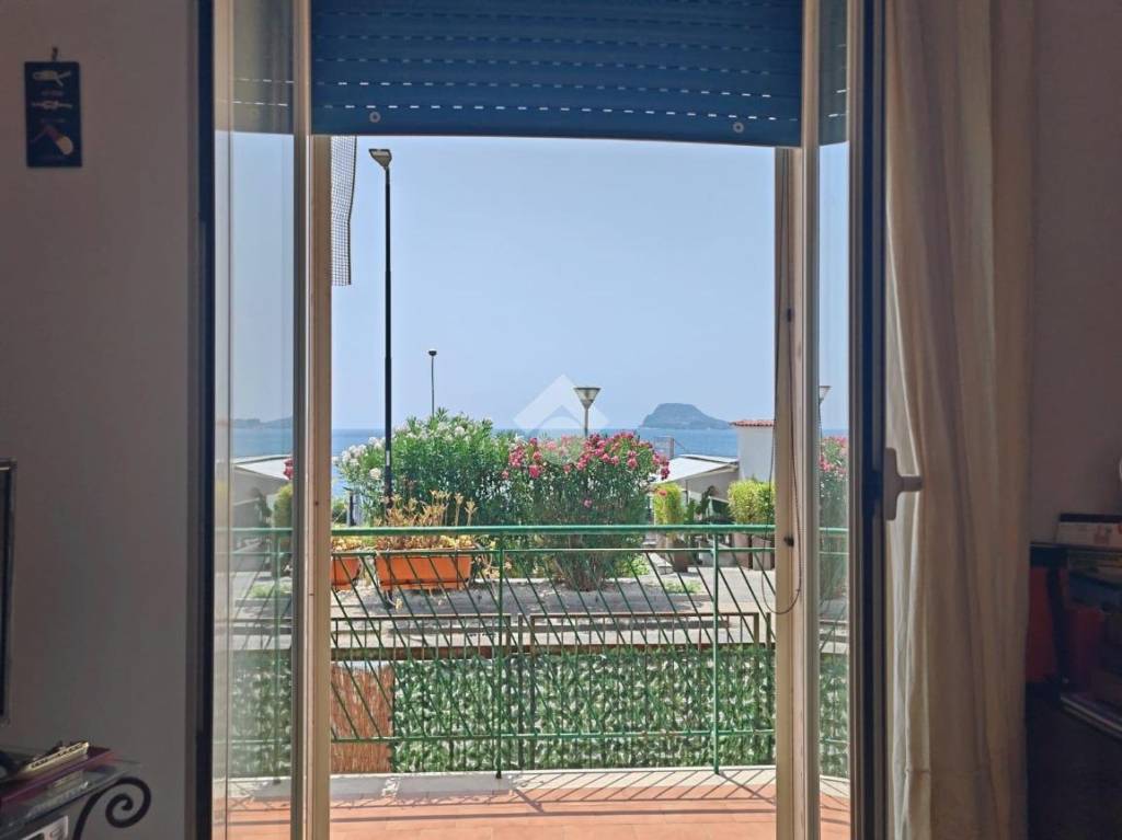 appartamento in vendita a Pozzuoli in zona Lucrino