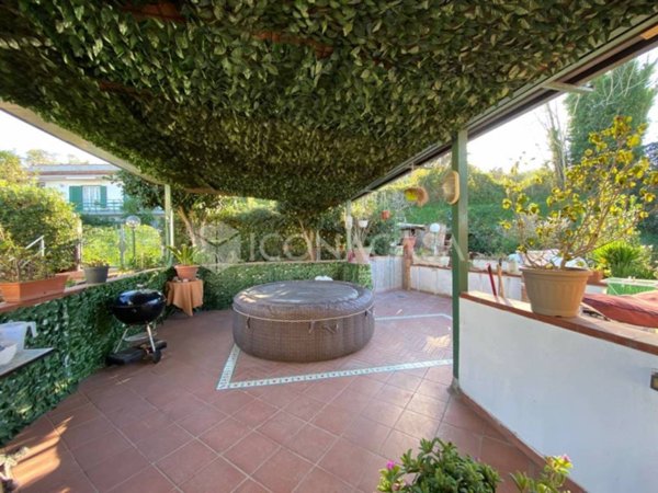 casa indipendente in vendita a Pozzuoli