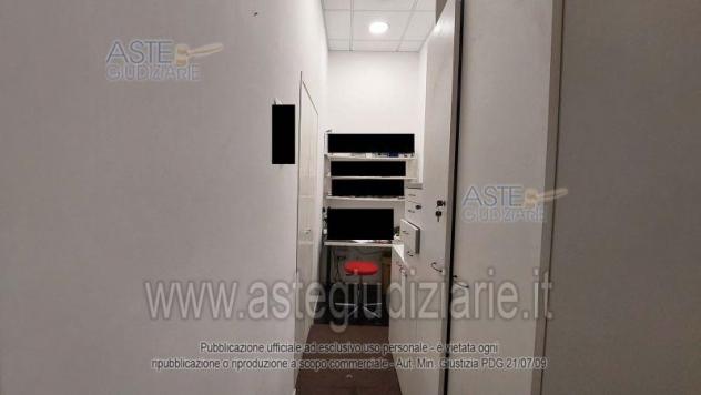 negozio in vendita a Pozzuoli