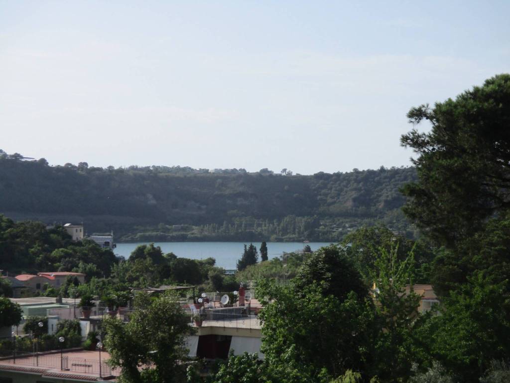 appartamento in vendita a Pozzuoli in zona Lucrino