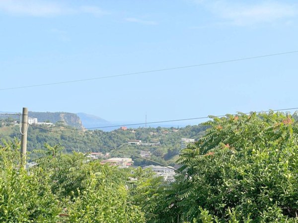 casa indipendente in vendita a Pozzuoli