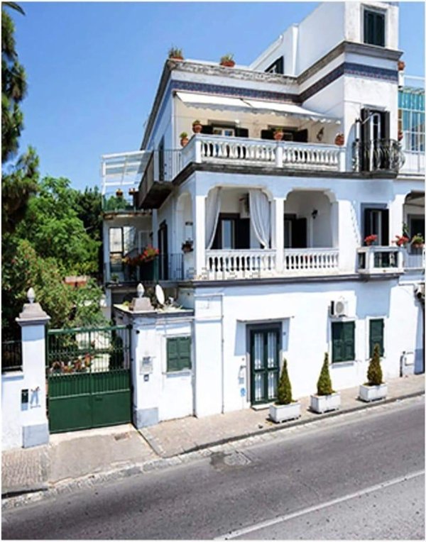 appartamento in vendita a Pozzuoli in zona Solfatara