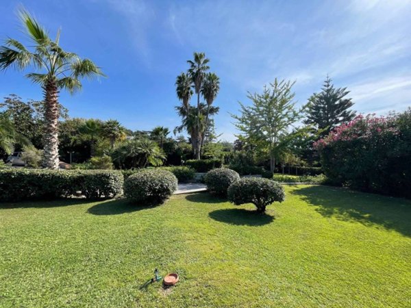 casa indipendente in vendita a Pozzuoli in zona Cuma