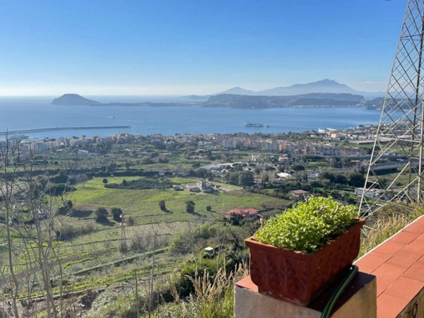 casa indipendente in vendita a Pozzuoli