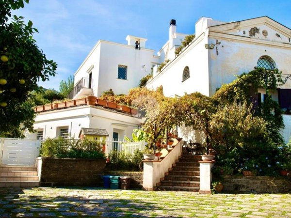 casa indipendente in vendita a Pozzuoli