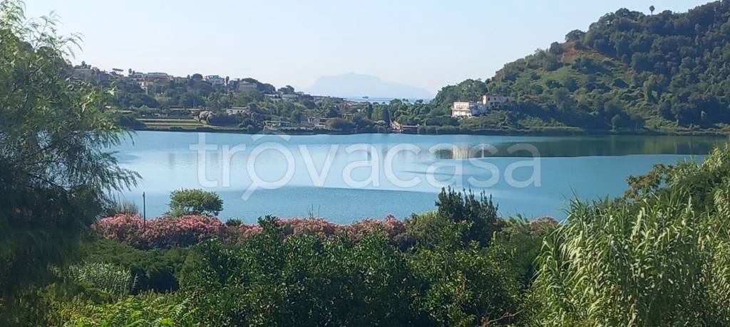 casa indipendente in vendita a Pozzuoli in zona Arco Felice