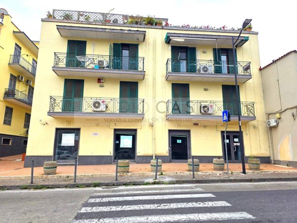 negozio in vendita a Pozzuoli
