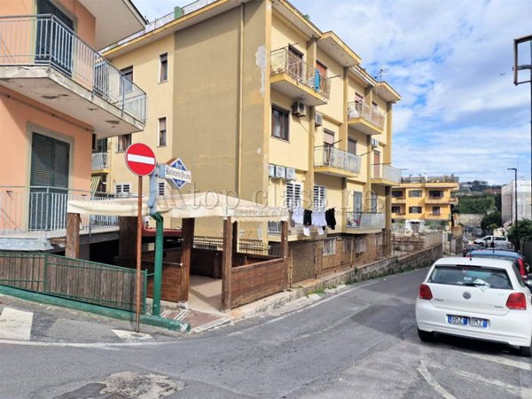 negozio in vendita a Pozzuoli in zona Solfatara