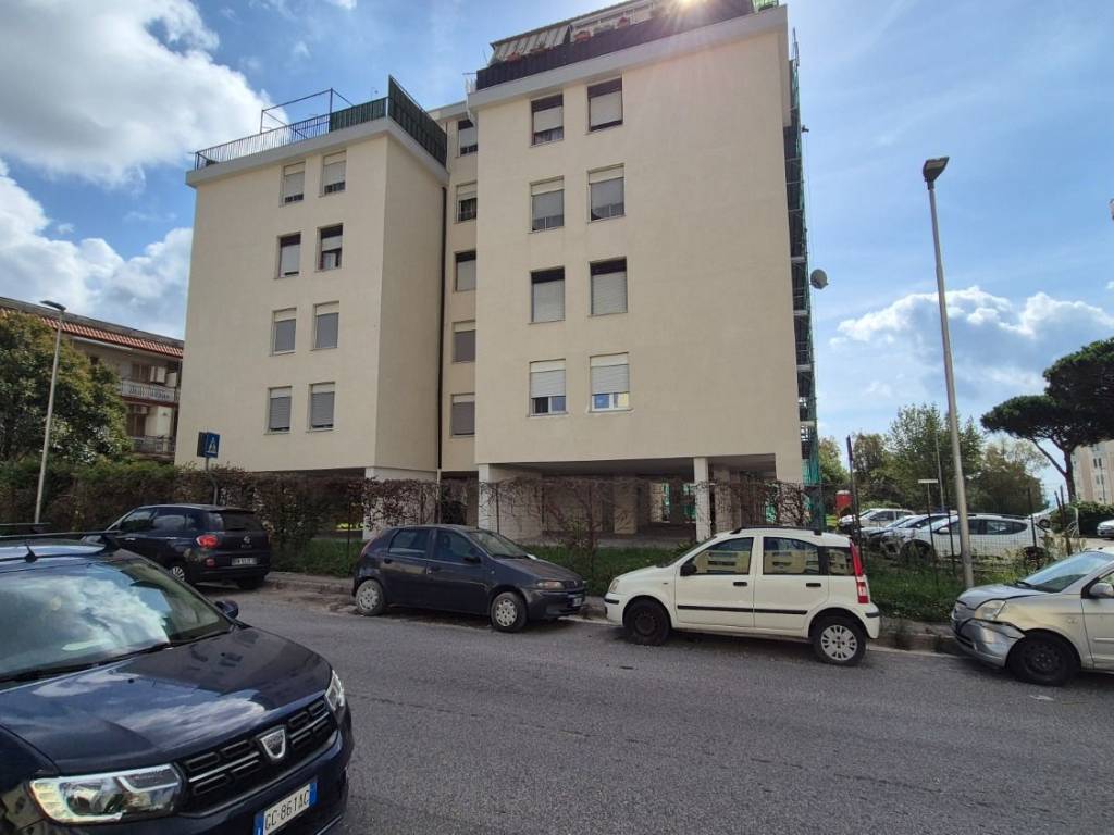 appartamento in vendita a Pozzuoli in zona Monterusciello