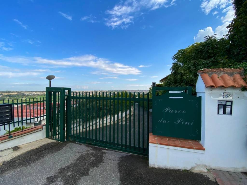casa indipendente in vendita a Pozzuoli in zona Monterusciello