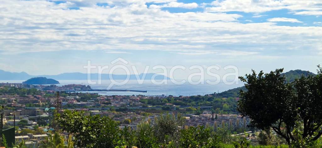casa indipendente in vendita a Pozzuoli
