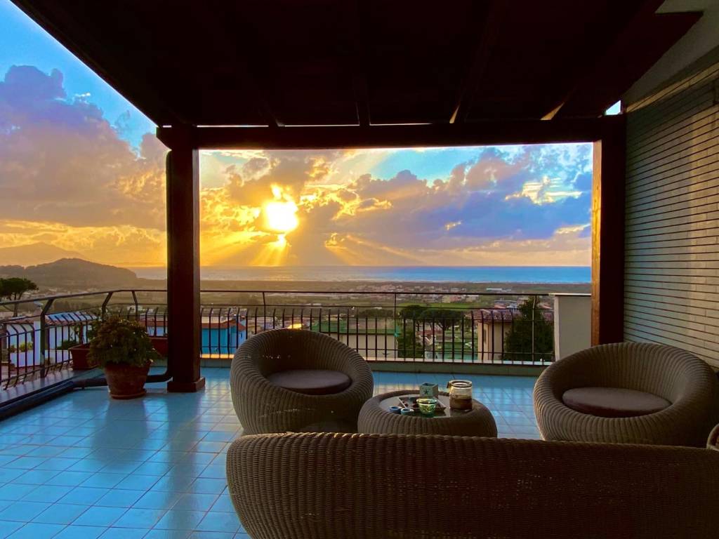 casa indipendente in vendita a Pozzuoli in zona Licola Lido