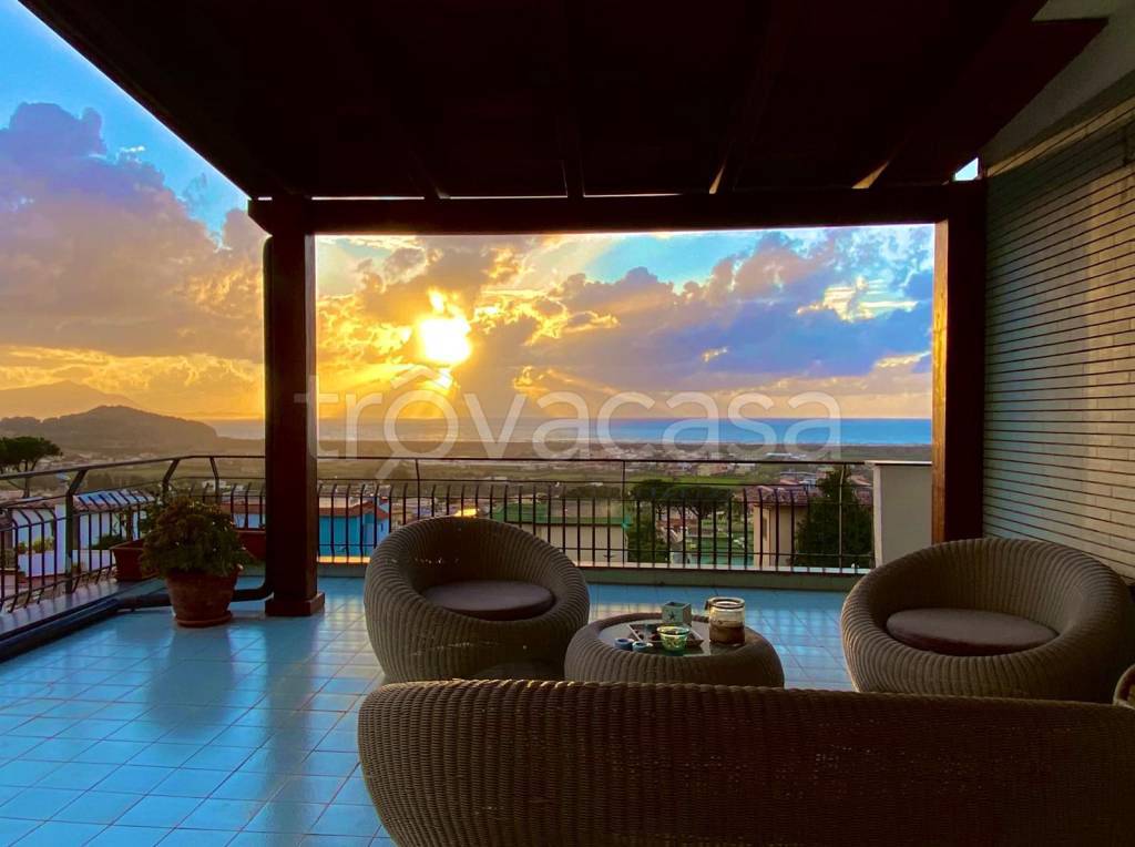 casa indipendente in vendita a Pozzuoli in zona Licola Lido