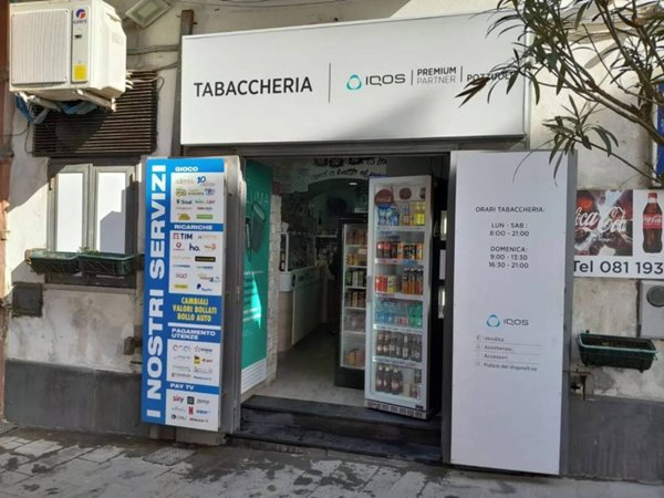 negozio in vendita a Pozzuoli
