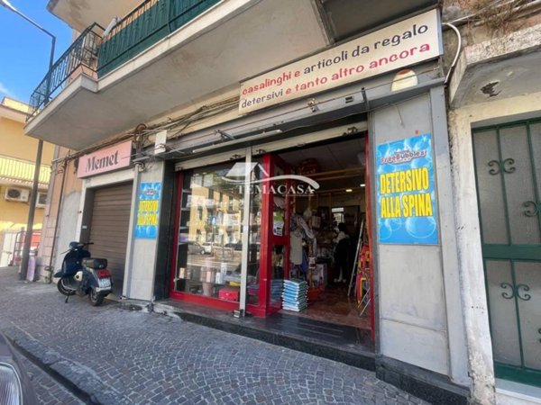 negozio in vendita a Pozzuoli in zona Arco Felice