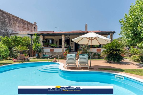 casa indipendente in vendita a Pozzuoli