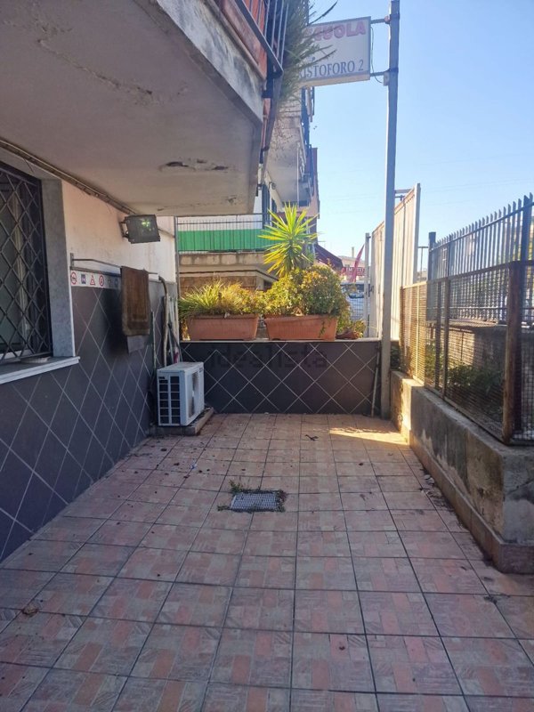 locale commerciale in vendita a Pozzuoli in zona Licola Lido