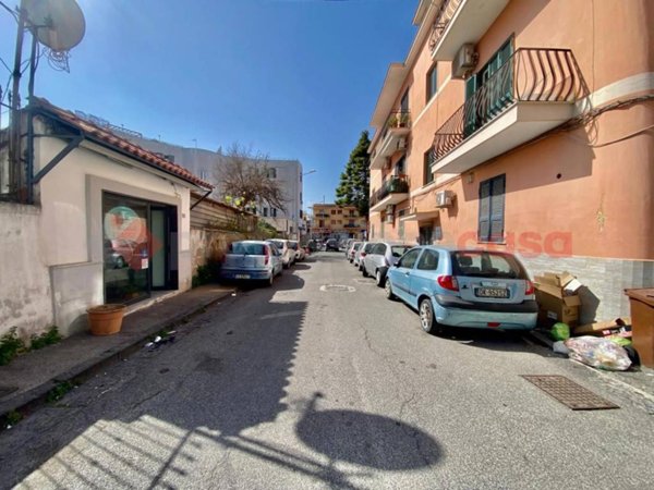 locale commerciale in vendita a Pozzuoli in zona Arco Felice