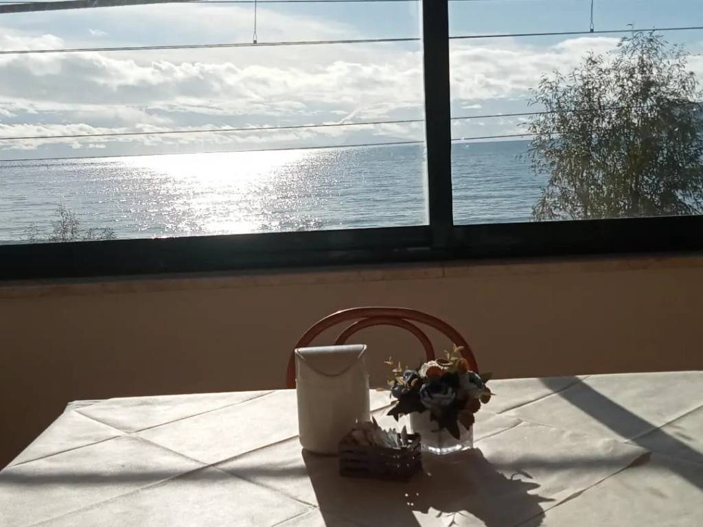 intera palazzina in vendita a Pozzuoli in zona Lucrino