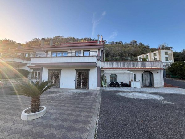 casa indipendente in vendita a Pozzuoli