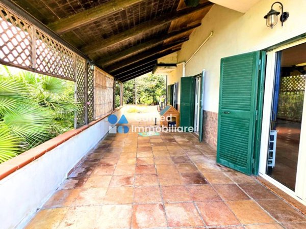 casa indipendente in vendita a Pozzuoli