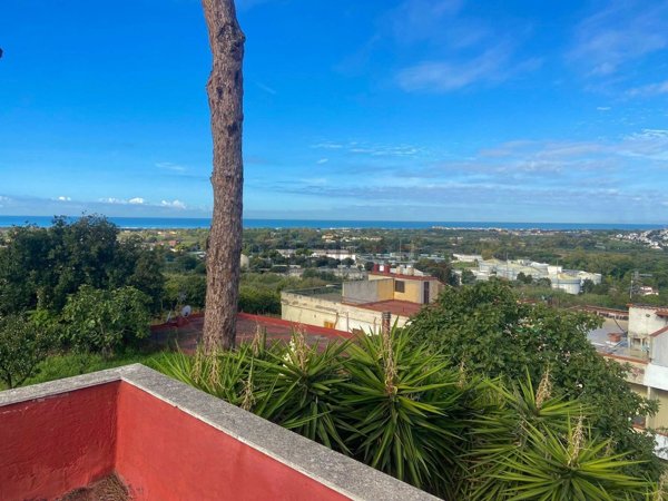 casa indipendente in vendita a Pozzuoli