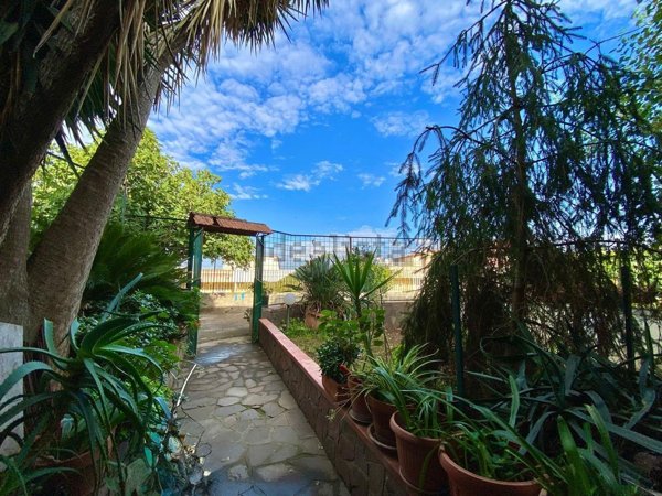 casa indipendente in vendita a Pozzuoli