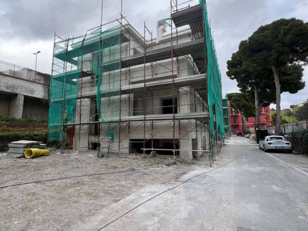 casa indipendente in vendita a Pozzuoli in zona Arco Felice