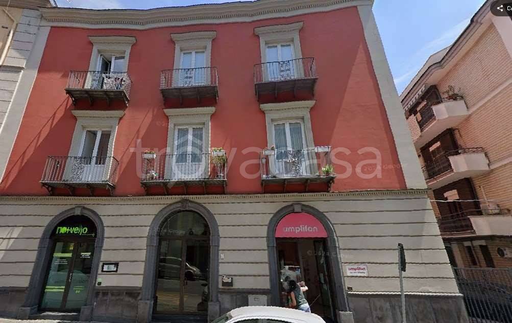 negozio in vendita a Pozzuoli